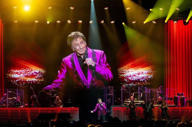 August 26, 2024: Barry Manilow performs on stage at the T-Mobile Center during a stop in Kansas City as part of The Last Concerts Tour on Sunday, Aug. 25, 2024. - ZUMAm67_ 20240826_zaf_m67_005 Copyright: xTammyxLjungbladx