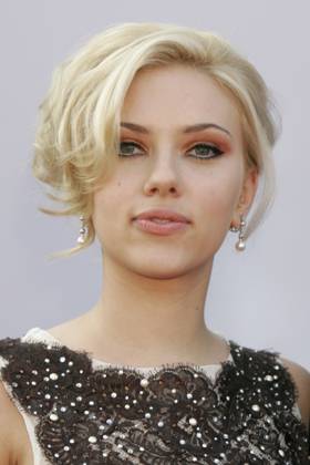 Scarlett Johansson bei der Premiere des Kinofilms A Love Song for Bobby Long Lovesong für Bobby Long auf der Biennale di Venezia 2004 61. Internationale Filmfestspiele von Venedig im Palazzo del Cinema. Venedig, 02.09.2004