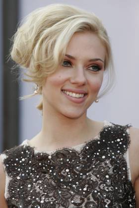 Scarlett Johansson bei der Premiere des Kinofilms A Love Song for Bobby Long Lovesong für Bobby Long auf der Biennale di Venezia 2004 61. Internationale Filmfestspiele von Venedig im Palazzo del Cinema. Venedig, 02.09.2004