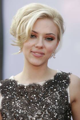 Scarlett Johansson bei der Premiere des Kinofilms A Love Song for Bobby Long Lovesong für Bobby Long auf der Biennale di Venezia 2004 61. Internationale Filmfestspiele von Venedig im Palazzo del Cinema. Venedig, 02.09.2004