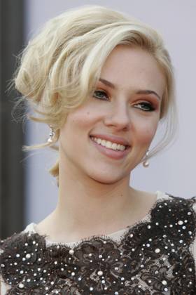 Scarlett Johansson bei der Premiere des Kinofilms A Love Song for Bobby Long Lovesong für Bobby Long auf der Biennale di Venezia 2004 61. Internationale Filmfestspiele von Venedig im Palazzo del Cinema. Venedig, 02.09.2004