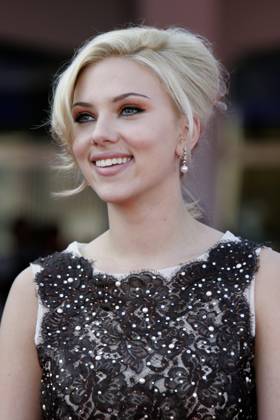 Scarlett Johansson bei der Premiere des Kinofilms A Love Song for Bobby Long Lovesong für Bobby Long auf der Biennale di Venezia 2004 61. Internationale Filmfestspiele von Venedig im Palazzo del Cinema. Venedig, 02.09.2004