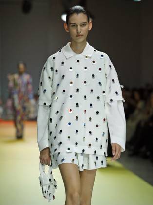 PFW - CFCL Runway A model walks the runway during the CFCL Womenswear Spring-Summer 2025 show as part of Paris Fashion Week on September 23, 2024 in Paris, France. Photo by Alain-Gil Gonzalez ABACAPRESS.COM Paris France Copyright: xGonzalezxAlain-Gil ABACAx