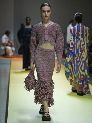PFW - CFCL Runway A model walks the runway during the CFCL Womenswear Spring-Summer 2025 show as part of Paris Fashion Week on September 23, 2024 in Paris, France. Photo by Alain-Gil Gonzalez ABACAPRESS.COM Paris France Copyright: xGonzalezxAlain-Gil ABACAx