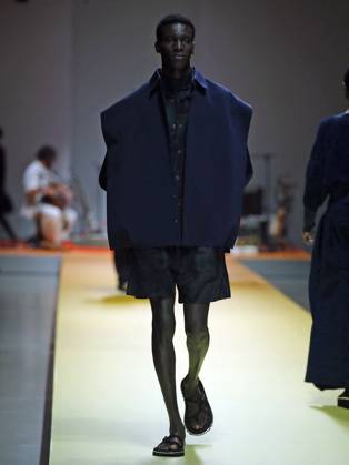 PFW - CFCL Runway A model walks the runway during the CFCL Womenswear Spring-Summer 2025 show as part of Paris Fashion Week on September 23, 2024 in Paris, France. Photo by Alain-Gil Gonzalez ABACAPRESS.COM Paris France Copyright: xGonzalezxAlain-Gil ABACAx