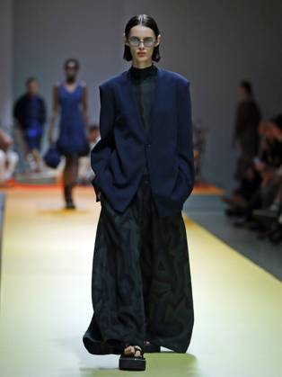 PFW - CFCL Runway A model walks the runway during the CFCL Womenswear Spring-Summer 2025 show as part of Paris Fashion Week on September 23, 2024 in Paris, France. Photo by Alain-Gil Gonzalez ABACAPRESS.COM Paris France Copyright: xGonzalezxAlain-Gil ABACAx