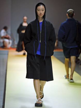 PFW - CFCL Runway A model walks the runway during the CFCL Womenswear Spring-Summer 2025 show as part of Paris Fashion Week on September 23, 2024 in Paris, France. Photo by Alain-Gil Gonzalez ABACAPRESS.COM Paris France Copyright: xGonzalezxAlain-Gil ABACAx