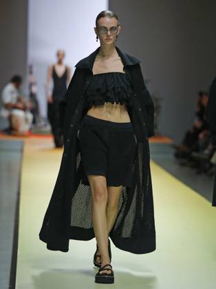 PFW - CFCL Runway A model walks the runway during the CFCL Womenswear Spring-Summer 2025 show as part of Paris Fashion Week on September 23, 2024 in Paris, France. Photo by Alain-Gil Gonzalez ABACAPRESS.COM Paris France Copyright: xGonzalezxAlain-Gil ABACAx