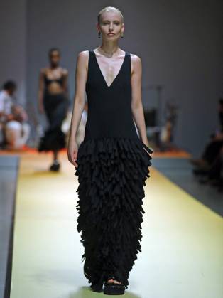 PFW - CFCL Runway A model walks the runway during the CFCL Womenswear Spring-Summer 2025 show as part of Paris Fashion Week on September 23, 2024 in Paris, France. Photo by Alain-Gil Gonzalez ABACAPRESS.COM Paris France Copyright: xGonzalezxAlain-Gil ABACAx