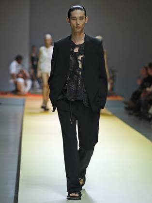 PFW - CFCL Runway A model walks the runway during the CFCL Womenswear Spring-Summer 2025 show as part of Paris Fashion Week on September 23, 2024 in Paris, France. Photo by Alain-Gil Gonzalez ABACAPRESS.COM Paris France Copyright: xGonzalezxAlain-Gil ABACAx