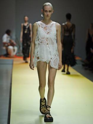PFW - CFCL Runway A model walks the runway during the CFCL Womenswear Spring-Summer 2025 show as part of Paris Fashion Week on September 23, 2024 in Paris, France. Photo by Alain-Gil Gonzalez ABACAPRESS.COM Paris France Copyright: xGonzalezxAlain-Gil ABACAx