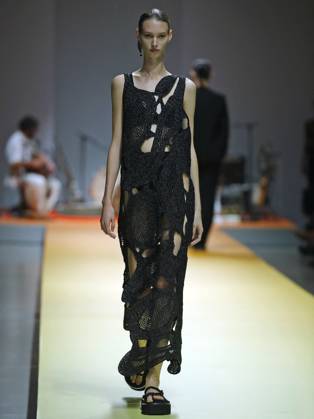 PFW - CFCL Runway A model walks the runway during the CFCL Womenswear Spring-Summer 2025 show as part of Paris Fashion Week on September 23, 2024 in Paris, France. Photo by Alain-Gil Gonzalez ABACAPRESS.COM Paris France Copyright: xGonzalezxAlain-Gil ABACAx