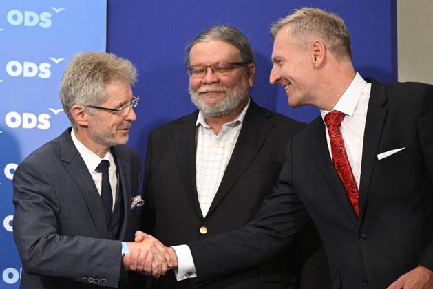 Czech Senate President Milos Vystrcil shake hands with newly elected Senator Zdenek Hraba at a press conference of Civic Democratic Party representatives on the results of the second round of the Senate elections at the ODS election headquarters, Prague, September 28, 2024. On the photo from left: Milos Vystrcil, MEP Alexandr Vondra and Zdenek Hraba. The second and final round of elections to one-third of the Senate, the upper house of parliament, continued in the Czech Republic today, on September 28, 2024, and voters will decide on 22 senators as five candidates were elected in the first round a week ago already. (CTKxPhoto MichalxKamaryt) CTKPhotoP2024092805168 CTKPhotoP2024092805168