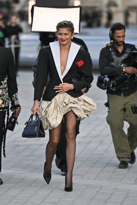 PFW Louis Vuitton Outside Arrivals Zendaya arriving at Louis Vuitton show during Paris Fashion Week in Paris, France on October 1, 2024. Photo by Julien Reynaud APS-Medias ABACAPRESS.COM Paris France Copyright: xReynaudxJulien APS-Medias ABACAx
