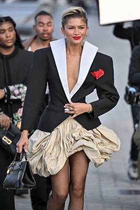 PFW Louis Vuitton Outside Arrivals Zendaya arriving at Louis Vuitton show during Paris Fashion Week in Paris, France on October 1, 2024. Photo by Julien Reynaud APS-Medias ABACAPRESS.COM Paris France Copyright: xReynaudxJulien APS-Medias ABACAx