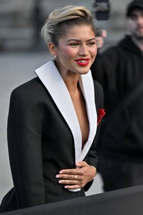 PFW Louis Vuitton Outside Arrivals Zendaya arriving at Louis Vuitton show during Paris Fashion Week in Paris, France on October 1, 2024. Photo by Julien Reynaud APS-Medias ABACAPRESS.COM Paris France Copyright: xReynaudxJulien APS-Medias ABACAx