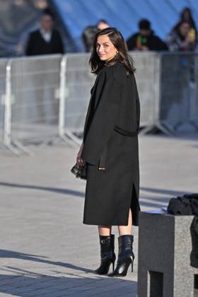 PFW Louis Vuitton Outside Arrivals Ana de Armas arriving at Louis Vuitton show during Paris Fashion Week in Paris, France on October 1, 2024. Photo by Julien Reynaud APS-Medias ABACAPRESS.COM Paris France Copyright: xReynaudxJulien APS-Medias ABACAx