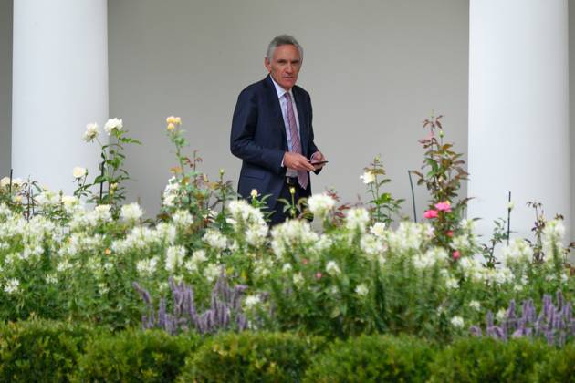 President Donald Trump Speaks to Members of the Media Scott Atlas, White House coronavirus adviser, walks by the White House Rose Garden in Washington, D.C., U.S., on Thursday, September 24, 2020. Credit: Erin Scott Pool via CNP AdMedia Washington District of Columbia United States of America EDITORIAL USE ONLY Copyright: xx 09242020-ES-Trump-402 CNP AdMediax admphotostwo720062