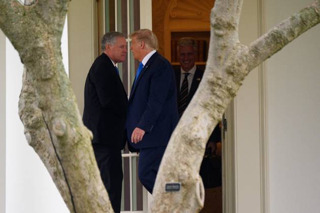 President Donald Trump Speaks to Members of the Media United States President Donald J. Trump and Mark Meadows, Assistant to the President and Chief of Staff, depart the Oval Office before walking to the South Lawn of the White House before boarding Marine One in Washington, D.C., U.S., on Thursday, September 24, 2020. Credit: Erin Scott Pool via CNP AdMedia Washington District of Columbia United States of America EDITORIAL USE ONLY Copyright: xx 09242020-ES-Trump-404 CNP AdMediax admphotostwo720065