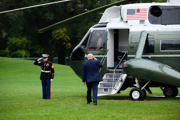 President Donald Trump Speaks to Members of the Media United States President Donald J. Trump salutes the Marine Guard as he boards Marine One on South Lawn of the White House in Washington, D.C., U.S., on Thursday, September 24, 2020. Credit: Erin Scott Pool via CNP AdMedia Washington District of Columbia United States of America EDITORIAL USE ONLY Copyright: xx 09242020-ES-Trump-426 CNP AdMediax admphotostwo720410