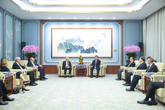 (241019) -- BEIJING, Oct. 19, 2024 -- Chinese Vice Premier He Lifeng, also a member of the Political Bureau of the Communist Party of China Central Committee, meets with members of the International Advisory Council of the National Financial Regulatory Administration at the Diaoyutai State Guesthouse in Beijing, capital of China, Oct. 18, 2024. ) CHINA-BEIJING-HE LIFENG-NATIONAL FINANCIAL REGULATORY ADMINISTRATION-MEETING (CN) LiuxBin