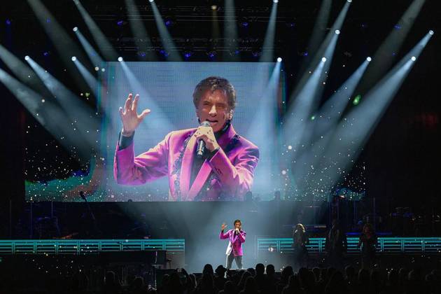August 26, 2024: Barry Manilow performs at the T-Mobile Center in Kansas City, Missouri, on Aug. 25, 2024. - ZUMAm67_ 20240826_zaf_m67_032 Copyright: xTammyxLjungbladx