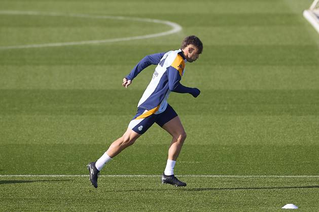 Real Madrid CF Training Session and Press Conference in Madrid, Spain - 03 Dec 2024 Raul Asencio of Real Madrid CF seen in action during the training session on the eve of the 2024 2025 La Liga EA Sports week 19 football match between Athletic Club and Real Madrid CF at Ciudad Real Madrid. Madrid Spain Copyright: xFedericoxTitonex xSOPAxImagesx FTITONE_0013
