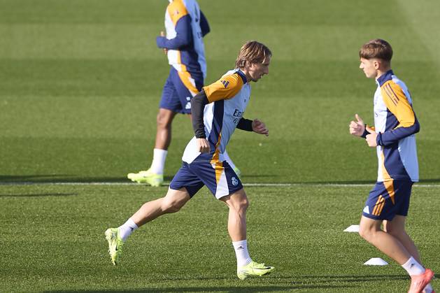 Real Madrid CF Training Session and Press Conference in Madrid, Spain - 03 Dec 2024 Luka Modric of Real Madrid CF warms up during the training session on the eve of the 2024 2025 La Liga EA Sports week 19 football match between Athletic Club and Real Madrid CF at Ciudad Real Madrid. Madrid Spain Copyright: xFedericoxTitonex xSOPAxImagesx FTITONE_0011