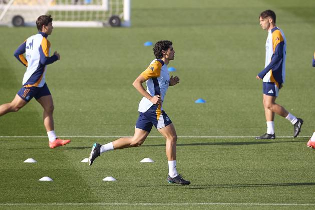 Real Madrid CF Training Session and Press Conference in Madrid, Spain - 03 Dec 2024 Jesus Vallejo of Real Madrid CF warms up during the training session on the eve of the 2024 2025 La Liga EA Sports week 19 football match between Athletic Club and Real Madrid CF at Ciudad Real Madrid. Madrid Spain Copyright: xFedericoxTitonex xSOPAxImagesx FTITONE_0015