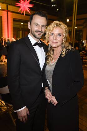 Victoria Herrmann mit Ehemann David Böthig bei der 30. Josà Carreras Gala 2024 in der Media City Leipzig. Leipzig, 12.12.2024