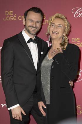 Victoria Herrmann mit Ehemann David Böthig bei der 30. Josà Carreras Gala 2024 in der Media City Leipzig. Leipzig, 12.12.2024