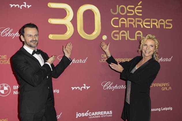 Victoria Herrmann mit Ehemann David Böthig bei der 30. Josà Carreras Gala 2024 in der Media City Leipzig. Leipzig, 12.12.2024