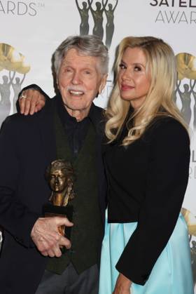 Tom Skerritt, Mira Sorvino 04 02 2022 The 26th Annual Satellite Awards Photocall at the W Hollywood in Hollywood, CA Photo by Izumi Hasegawa Hollywood News Wire Inc. Los Angeles CA USA EDITORIAL USE ONLY Copyright: xHollywoodxNewsxWirexInc.x IzumixHasegawax xHollywoodxNewsxWirexInc.x hnphotos087023