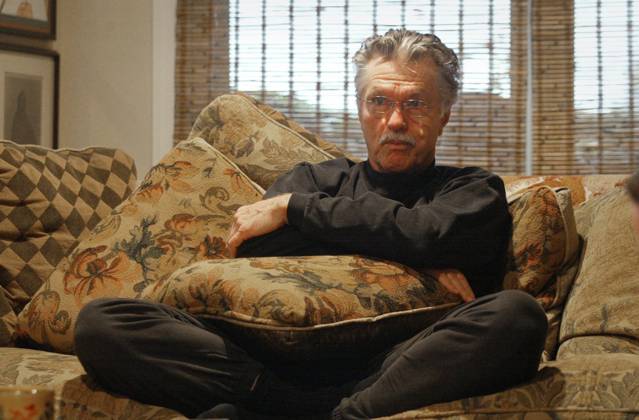 -- NO MAGS, NO SALES -- KRT ENTERTAINMENT STORY SLUGGED: VID-TOMSKERRITT KRT PHOTOGRAPH BY ALAN BERNER SEATTLE TIMES (November 26) Actor and Seattle, Washington, resident Tom Skerritt watches the director s cut of Alien, the 1979 sci-fi classic in which he played Captain Dallas. It s interesting seeing all this. This is like seeing it new. We all look young, says Skerritt, 70, who has seen the film only three or four times since its original release. (nk) 2003 SEATTLE WA USA EDITORIAL USE ONLY Copyright: xx ALANxBERNERx krtphotoslive108596