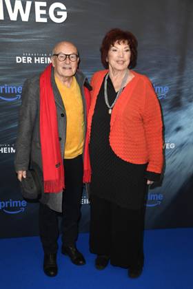 Volker Schloendorff und Regina Ziegler bei Der Heimweg Film Premiere am 14.01.2025 in Berlin Der Heimweg Filmpremiere in Berlin