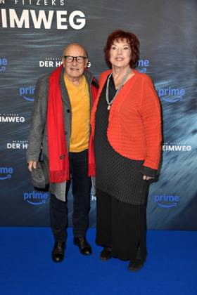 Volker Schlöndorff und Regina Ziegler bei der Premiere FITZEKS DER HEIMWEG im Delphie Filmpalast in Berlin am 14.01.2025