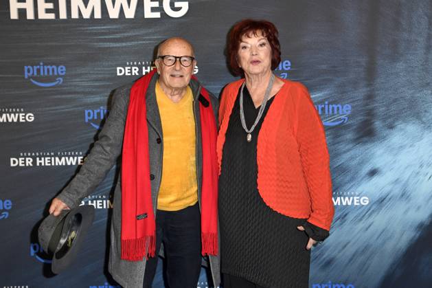 Volker Schlöndorff und Regina Ziegler bei der Premiere FITZEKS DER HEIMWEG im Delphie Filmpalast in Berlin am 14.01.2025