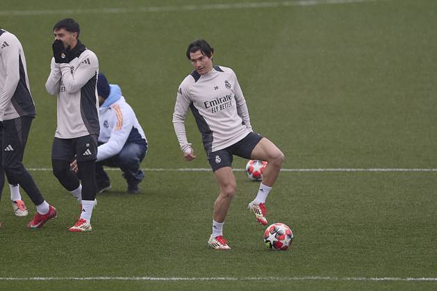 Real Madrid CF training session and press conference - 21 Jan 2025 Francisco Garcia Torres, known as Fran Garcia of Real Madrid CF seen in action during the training session on the eve of the 2024 2025 UEFA Champions League week 7 football match between Real Madrid CF and RB Salzburg at Ciudad Real Madrid. Madrid Spain Copyright: xFedericoxTitonex xSOPAxImagesx FTITONE_0018