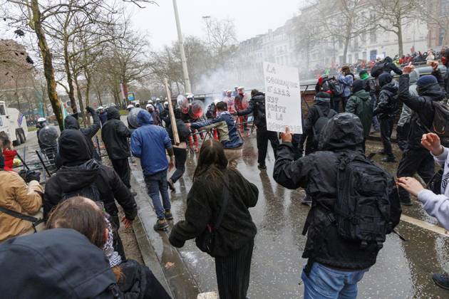 Protesters pictured during a national demonstration against the new government declaration, organized by the three national trade unions, Thursday 13 February 2025 in Brussels. NICOLASxMAETERLINCK 112365560