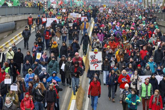 Protesters pictured during a national demonstration against the new government declaration, organized by the three national trade unions, Thursday 13 February 2025 in Brussels. NICOLASxMAETERLINCK 112369451