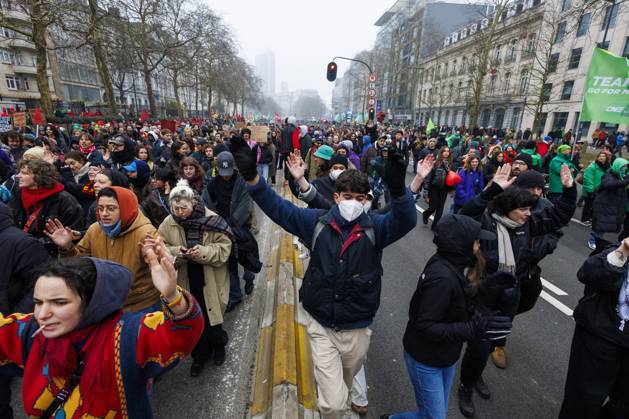 Protesters pictured during a national demonstration against the new government declaration, organized by the three national trade unions, Thursday 13 February 2025 in Brussels. NICOLASxMAETERLINCK 112369464