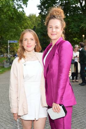 Paula Kalenberg, Klara Deutschmann beim Produzentenfest 2023 am 04.07.2023 im Tipi am Kanzleramt in Berlin. Berlin Deutschland