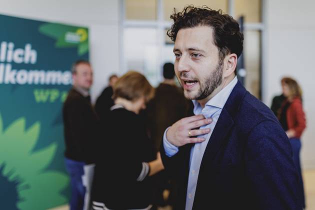 Felix Banaszak, Co-Vorsitzender von Buendnis 90 Die Gruenen, aufgenommen im Rahmen der Konstituierenden Fraktionssitzung von Buendnis 90 Die Gruenen nach der Bundestagswahl in Berlin, 25.02.2025. Berlin Deutschland Copyright: xFlorianxGaertnerx