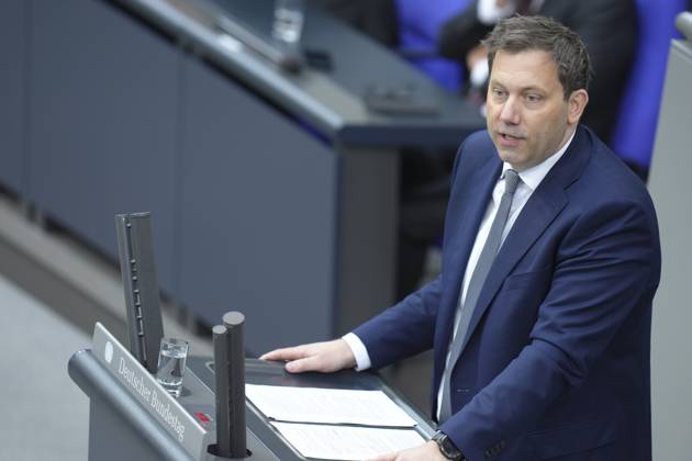 Deutscher Bundestag, 213. Plenarsitzung (Sondersitzung) Lars Klingbeil (SPD) im Portrait bei seiner Rede zum Tagesordnungspunkt Debatte zur Aenderung des Grundgesetzes bei der 213. Sitzung des Deutschen Bundestag in Berlin, 13.03.2025 Berlin Berlin Deutschland