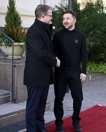 Finnish Prime Minister Petteri Orpo (L) welcomes visiting Ukrainian President Volodymyr Zelensky on the yard of the Prime Minister s official residence Kesäranta in Helsinki, Finland on March 19, 2025. President Zelensky and First Lady Zelenska are on an official visit to Finland. Helsinki Finland Copyright: xAnttixAimo-Koivistox LKFTJK20250319141413YVUW