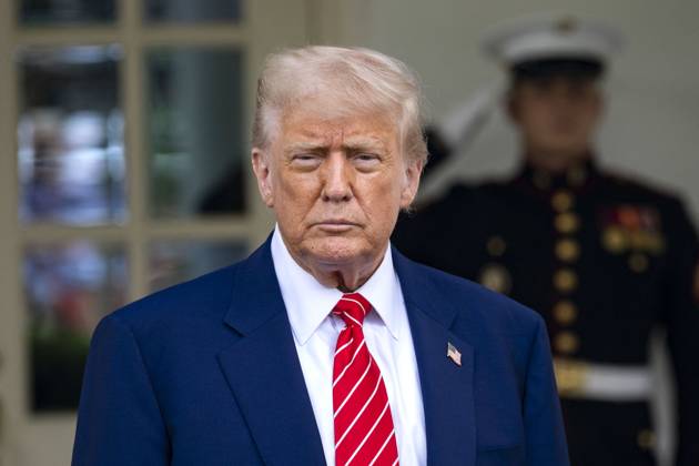 President Donald Trump Speaks with Reporters Outside Oval President Donald Trump looks on while answering questions from reporters outside the West Wing of the White House in Washington, DC on Thursday, May 8, 2025. Photo by Bonnie Cash Pool ABACAPRESS.COM WASHINGTON DC United States Copyright: xPool ABACAx