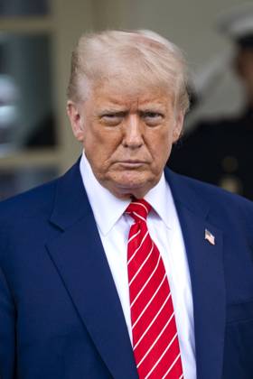 President Donald Trump Speaks with Reporters Outside Oval President Donald Trump looks on while answering questions from reporters outside the West Wing of the White House in Washington, DC on Thursday, May 8, 2025. Photo by Bonnie Cash Pool ABACAPRESS.COM WASHINGTON DC United States Copyright: xPool ABACAx