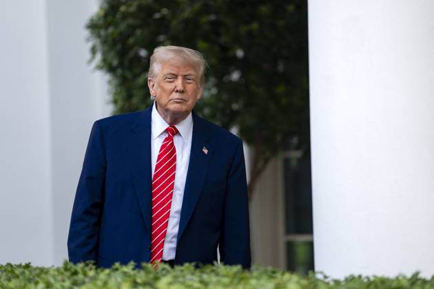 President Donald Trump Speaks with Reporters Outside Oval President Donald Trump looks on while answering questions from reporters outside the West Wing of the White House in Washington, DC on Thursday, May 8, 2025. Photo by Bonnie Cash Pool ABACAPRESS.COM WASHINGTON DC United States Copyright: xPool ABACAx
