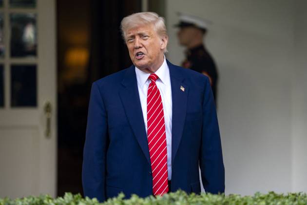 President Donald Trump Speaks with Reporters Outside Oval President Donald Trump speaks with reporters outside the West Wing of the White House in Washington, DC on Thursday, May 8, 2025. Photo by Bonnie Cash Pool ABACAPRESS.COM WASHINGTON DC United States Copyright: xPool ABACAx