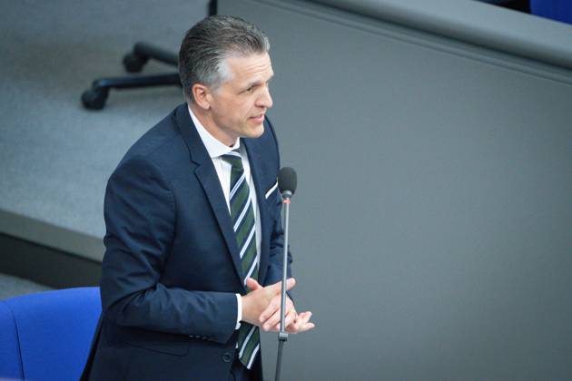 Deutscher Bundestag, 3. Plenarsitzung Thorsten Frei, Bundesminister fuer besondere Aufgaben und Chef des Bundeskanzleramtes mit gefalteten Haenden auf der Regierungsbank bei der 3. Sitzung des Deutschen Bundestag in Berlin, 14.05.2025 Berlin Berlin Deutschland